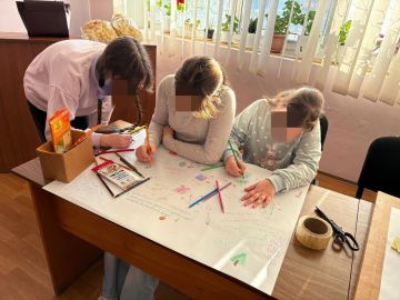 Юные новокаховчане поздравили Деда Мороза с днем рождения