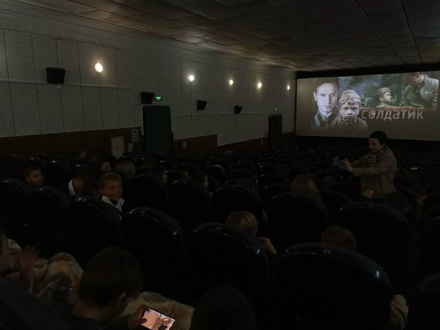 Урок мужества на большом экране: скадовские школьники посмотрели фильм «Солдатик»