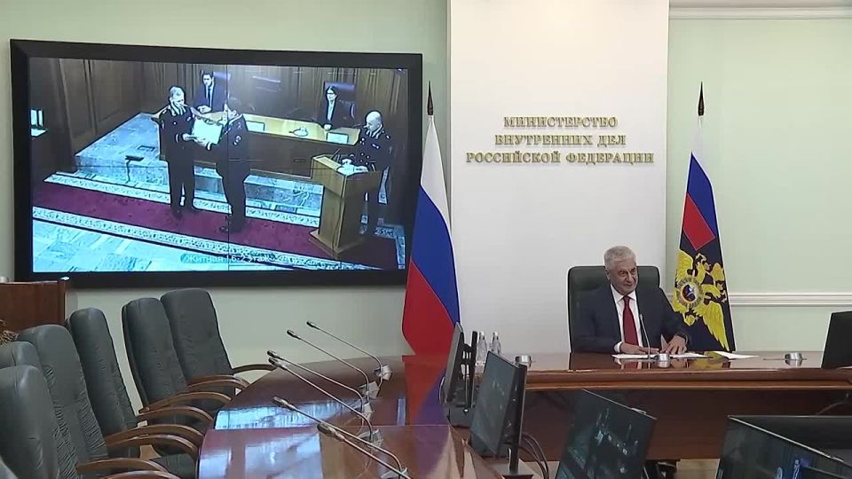 Владимир Колокольцев поздравил многотысячный коллектив участковых с днем образования Службы