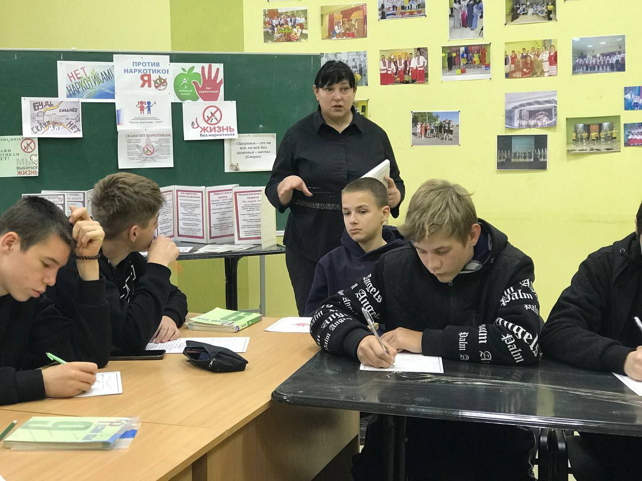 В Тавричанской школе прошла акция «Нет наркотикам» В Тавричанской школе прошла акция «Нет наркотикам»