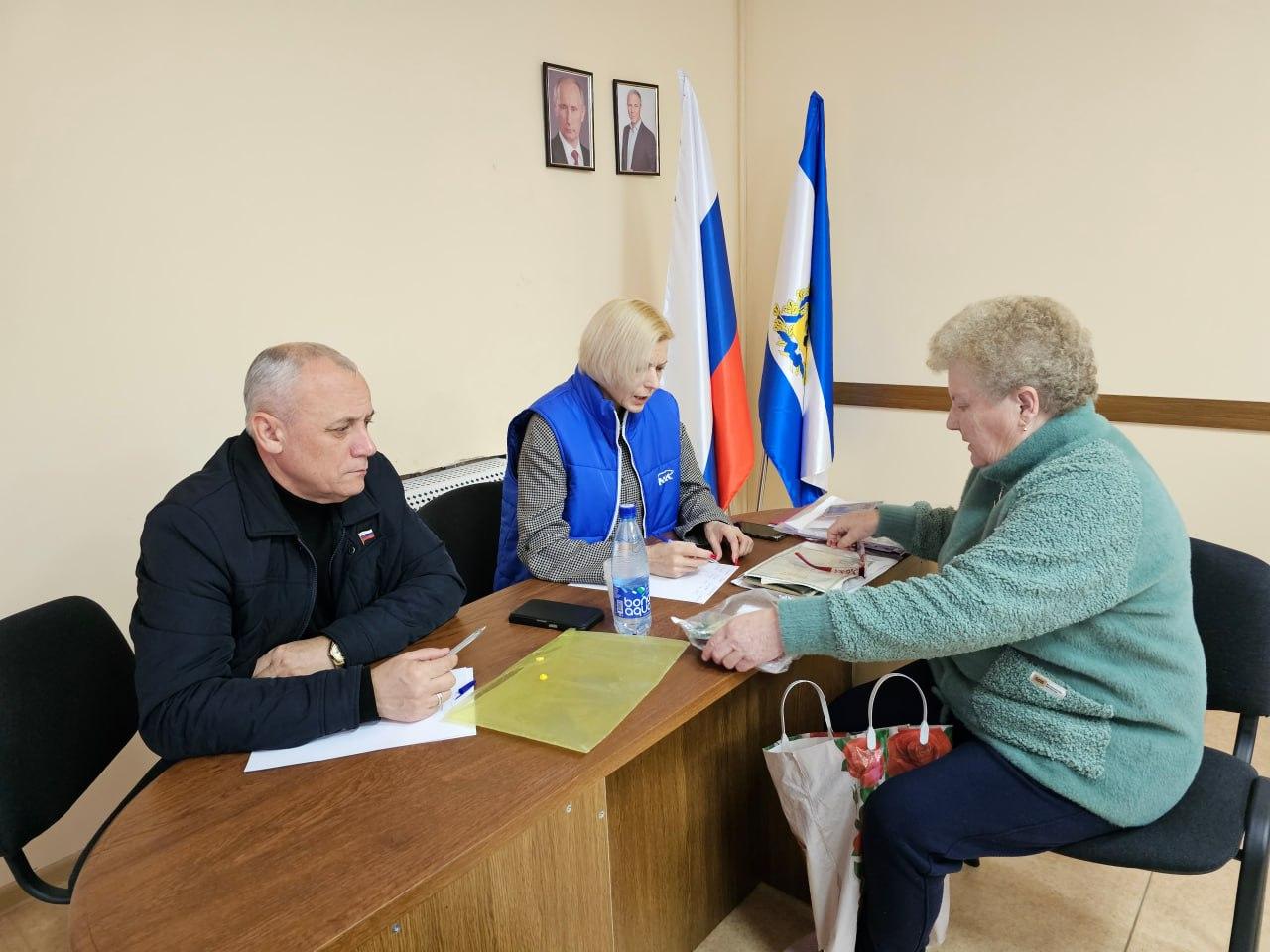 Ирина Кравченко приняла участие в выездном приеме граждан в Аскании Нова и поселке Маркеев Чаплинского района Ирина Кравченко приняла участие в выездном приеме граждан в Аскании Нова и поселке Маркеев Чаплинского района