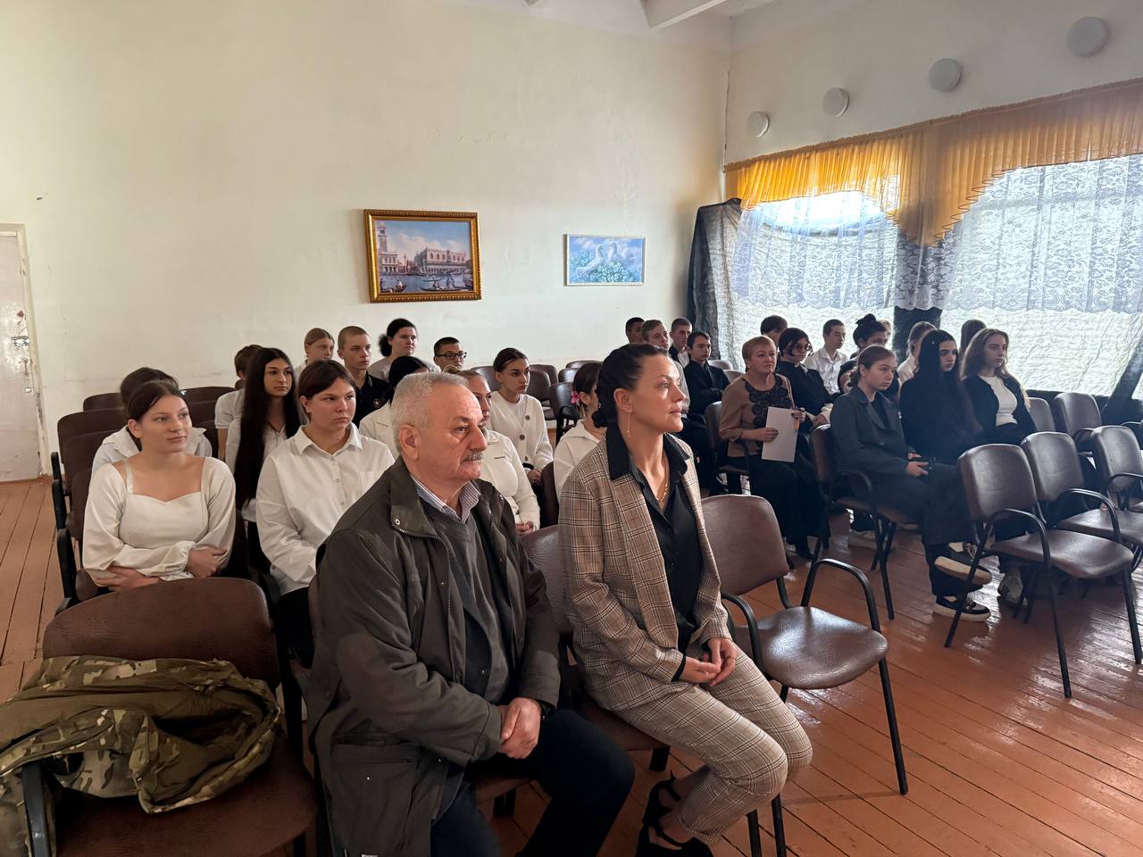 Энвер Абдураимов: Встретился с участниками проекта Единой России «Киносреда» и провел урок мужества для школьников Александровки Энвер Абдураимов: Встретился с участниками проекта Единой России «Киносреда» и провел урок мужества для школьников Александровки