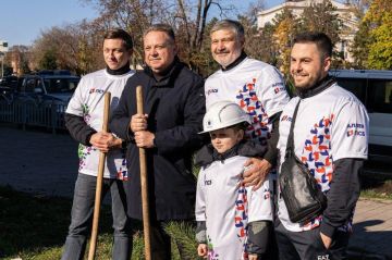 Рослесхоз: в регионах Донбасса и Новороссии появились аллеи в честь 80-летия Великой Победы