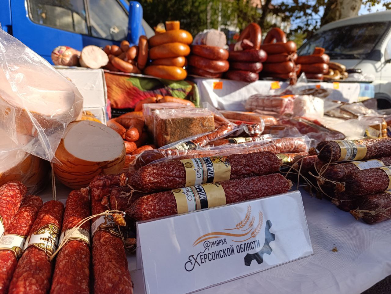 ВИННАЯ ЯРМАРКА. ГЕНИЧЕСК • 21 НОЯБРЯ Праздник вкуса для настоящих ценителей! Приглашаем вас на уникальное гастрономическое событие осени! Винная ярмарка — это возможность: ПРОДЕГУСТИРОВАТЬ лучшие вина от российских... ВИННАЯ ЯРМАРКА. ГЕНИЧЕСК • 21 НОЯБРЯ Праздник вкуса для настоящих ценителей! Приглашаем вас на уникальное гастрономическое событие осени! Винная ярмарка — это возможность: ПРОДЕГУСТИРОВАТЬ лучшие вина от российских...