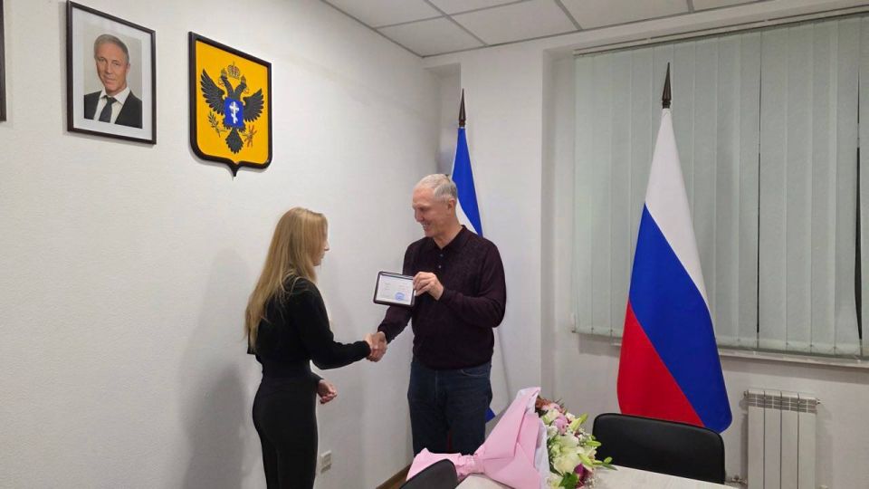 Владимир Сальдо: Вручил награды спортсменам и тренерам-конникам — за вклад в развитие конного спорта, работу с молодёжью и продвижение здорового образа жизни Владимир Сальдо: Вручил награды спортсменам и тренерам-конникам — за вклад в развитие конного спорта, работу с молодёжью и продвижение здорового образа жизни