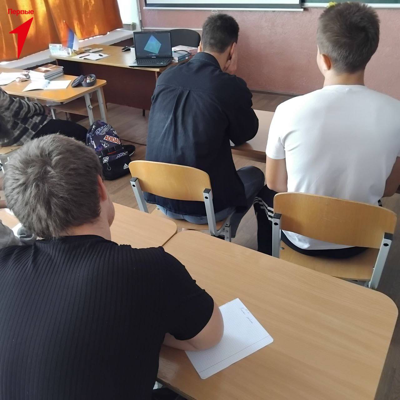 В Лазурненской школе прошел урок по кибербезопасности В Лазурненской школе прошел урок по кибербезопасности