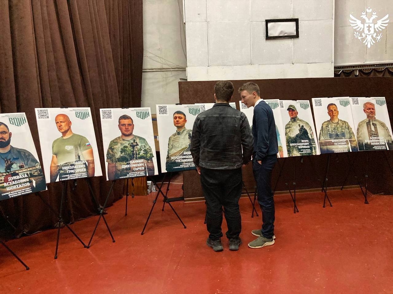 В Геническе открылась мобильная выставка «Зал воинской славы» В Геническе открылась мобильная выставка «Зал воинской славы»