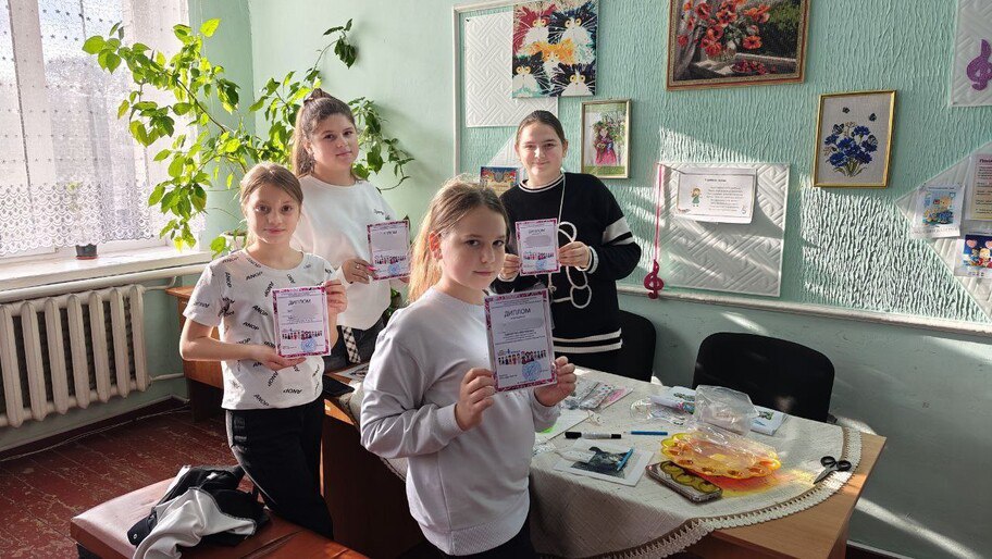 В Каланчаке прошел художественный фестиваль «Единая Россия в красках»