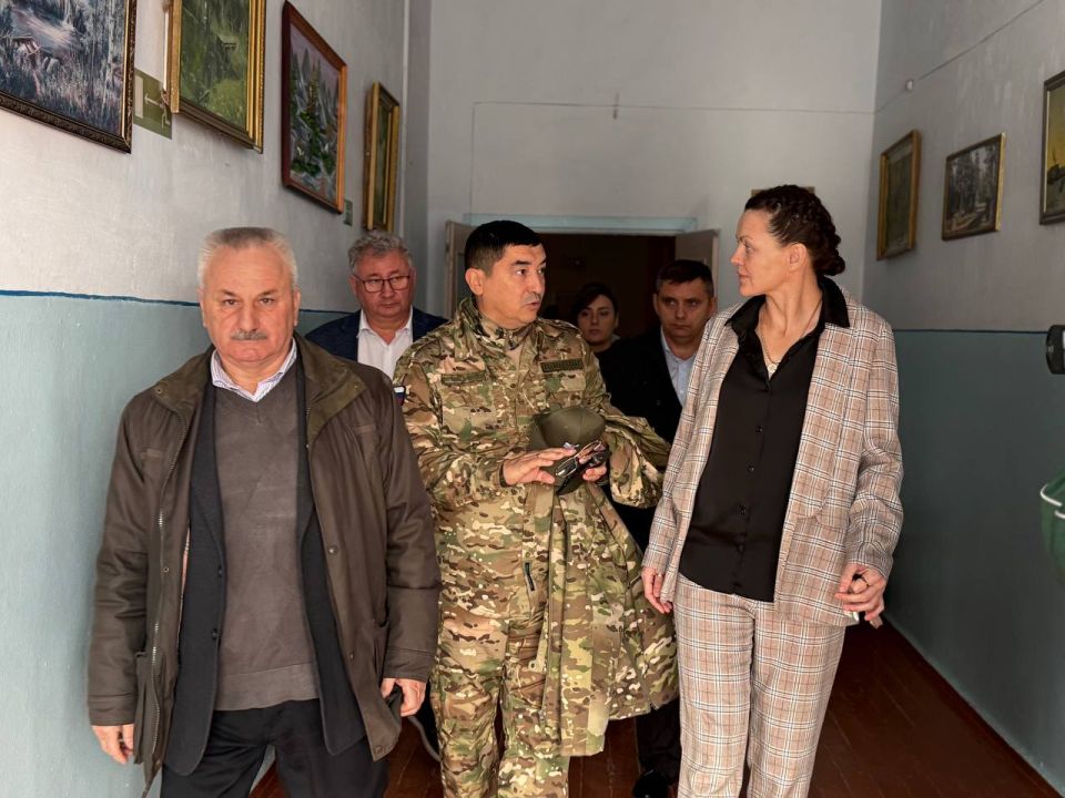 Энвер Абдураимов: Встретился с участниками проекта Единой России «Киносреда» и провел урок мужества для школьников Александровки Энвер Абдураимов: Встретился с участниками проекта Единой России «Киносреда» и провел урок мужества для школьников Александровки