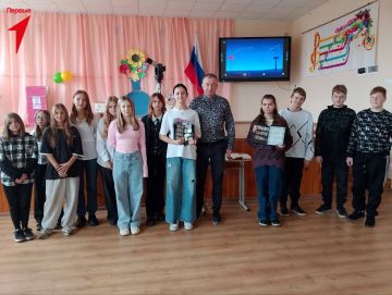 В Лазурненской школе прошла творческая встреча, посвященная открытию клубов по интересам