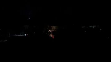 Донецк остался без света после прилётов, но к утру он все же начал появляться в отельных районах