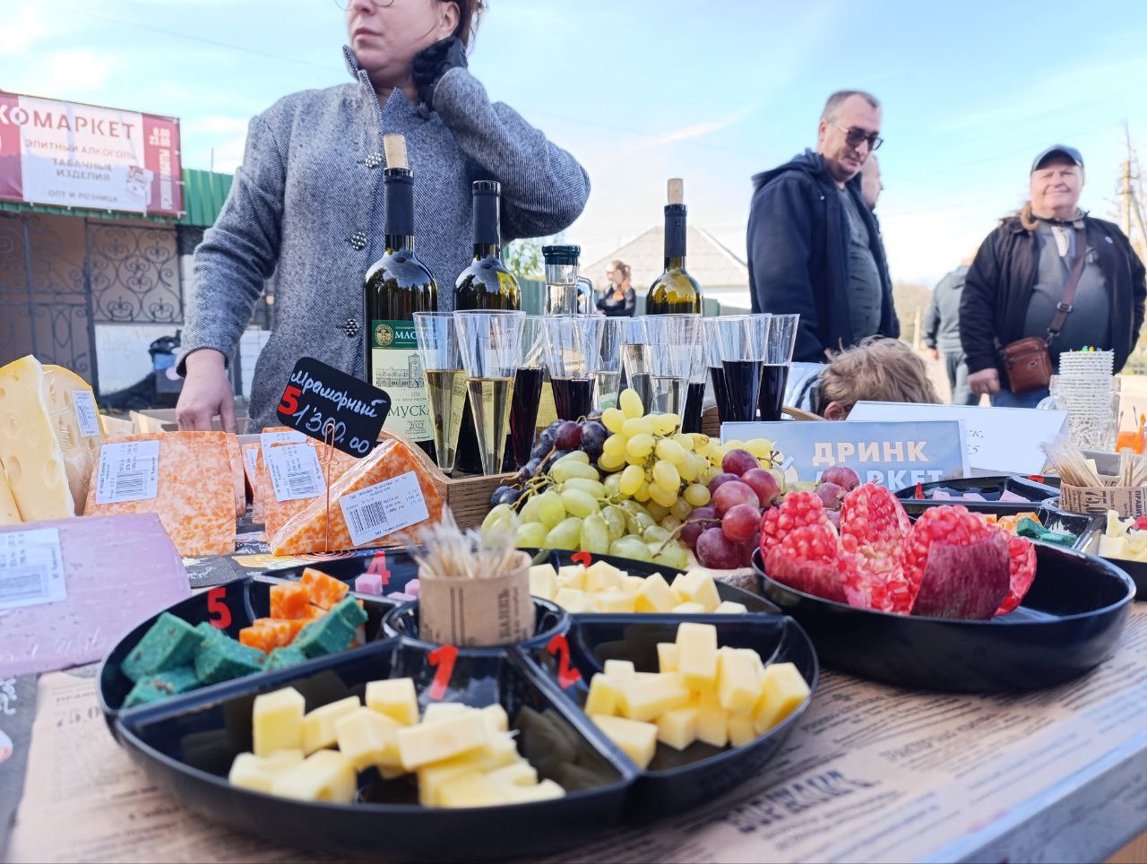 ВИННАЯ ЯРМАРКА. ГЕНИЧЕСК • 21 НОЯБРЯ Праздник вкуса для настоящих ценителей! Приглашаем вас на уникальное гастрономическое событие осени! Винная ярмарка — это возможность: ПРОДЕГУСТИРОВАТЬ лучшие вина от российских... ВИННАЯ ЯРМАРКА. ГЕНИЧЕСК • 21 НОЯБРЯ Праздник вкуса для настоящих ценителей! Приглашаем вас на уникальное гастрономическое событие осени! Винная ярмарка — это возможность: ПРОДЕГУСТИРОВАТЬ лучшие вина от российских...