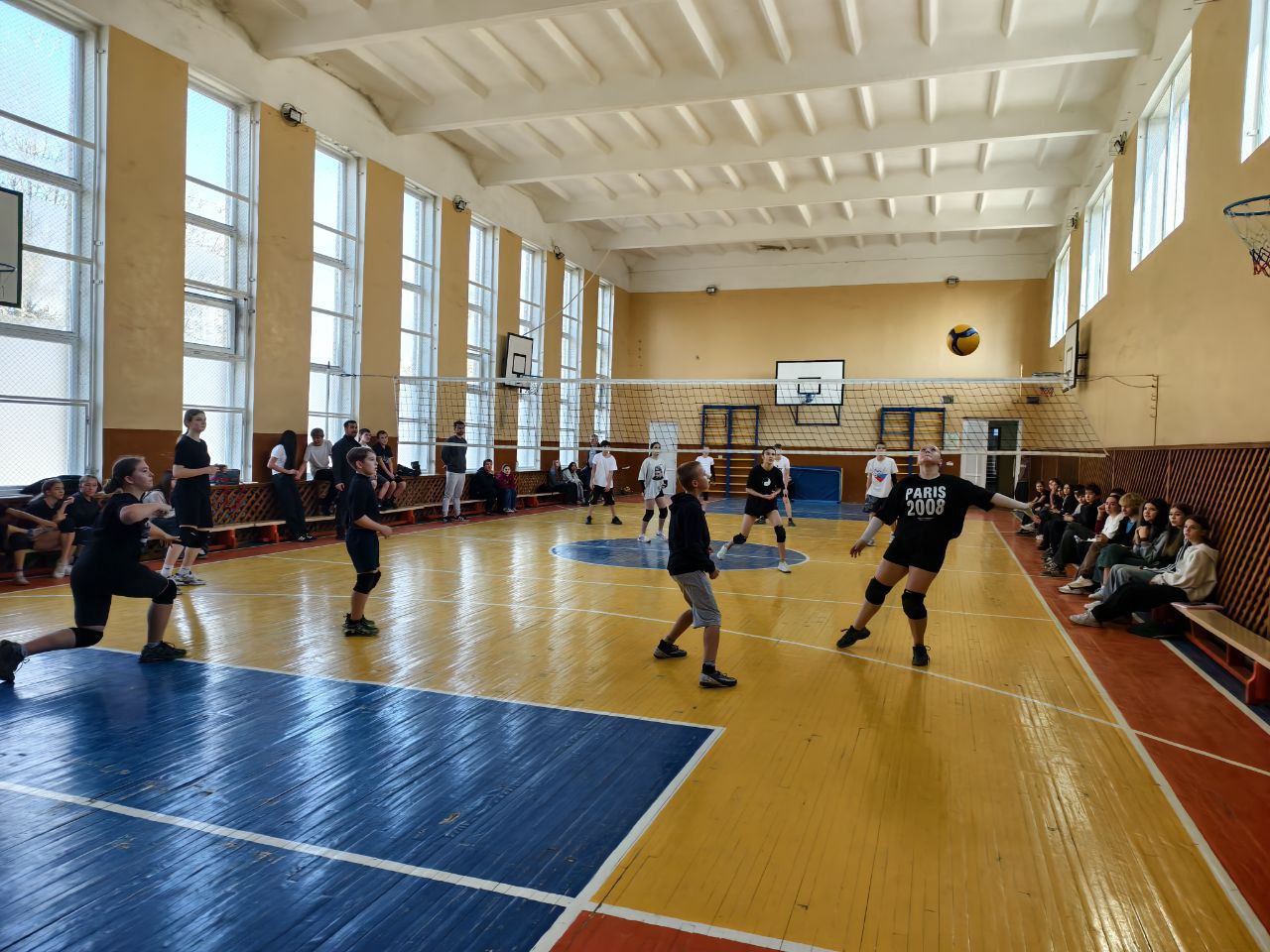 К спортивным высотам: в школе Скадовска прошел товарищеский матч по волейболу К спортивным высотам: в школе Скадовска прошел товарищеский матч по волейболу