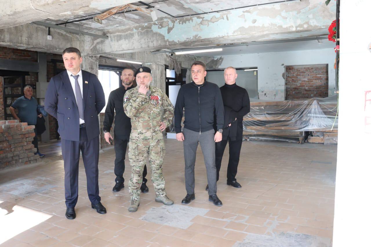 Почтили память жертвам трагедии в Беслане, вместе с бойцами РШБр «Ветараны» возложили цветы к мемориалу Почтили память жертвам трагедии в Беслане, вместе с бойцами РШБр «Ветараны» возложили цветы к мемориалу