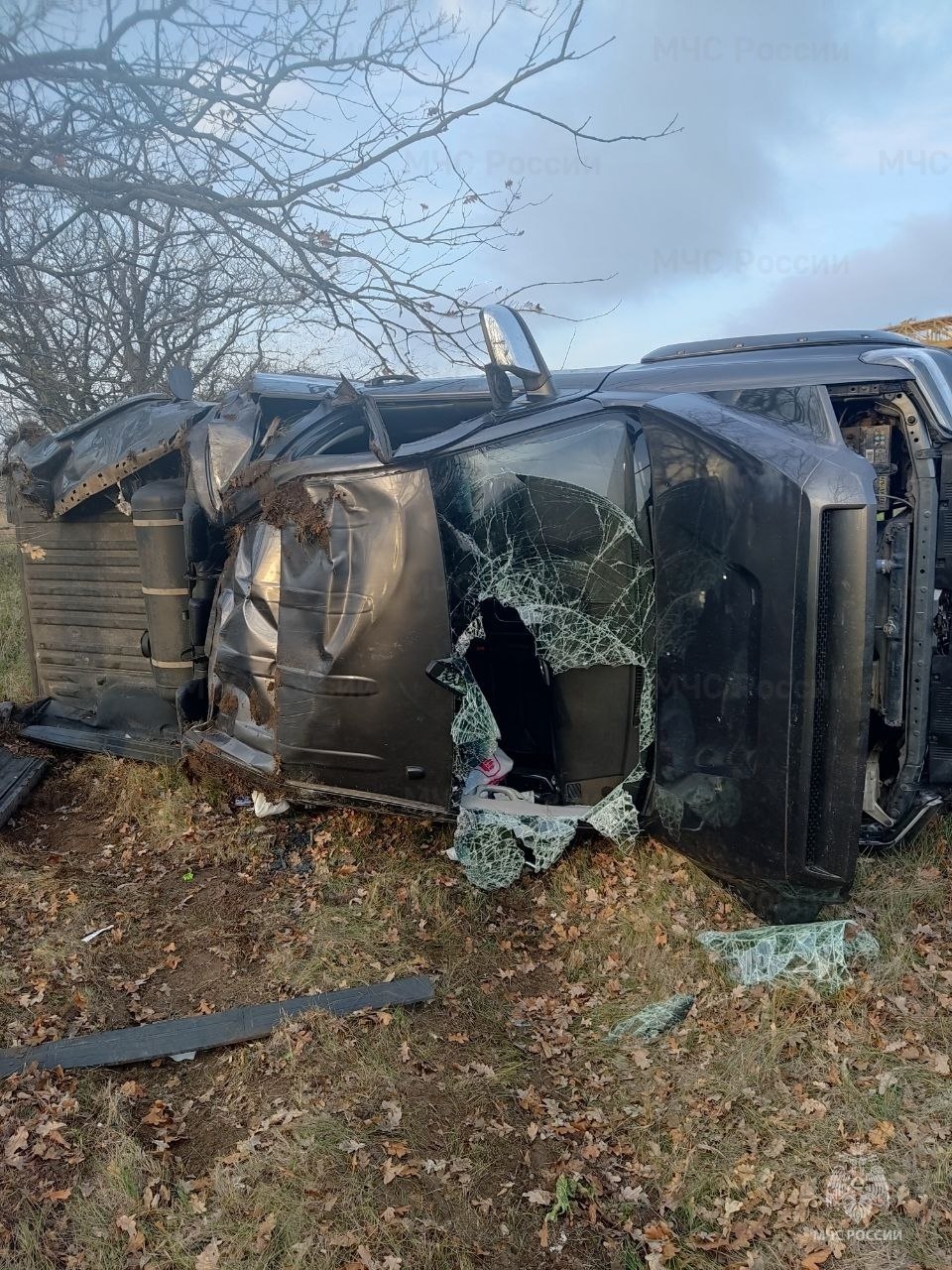 Спасатели МЧС России по Херсонской области ликвидировали последствия ДТП в Чаплинском округе