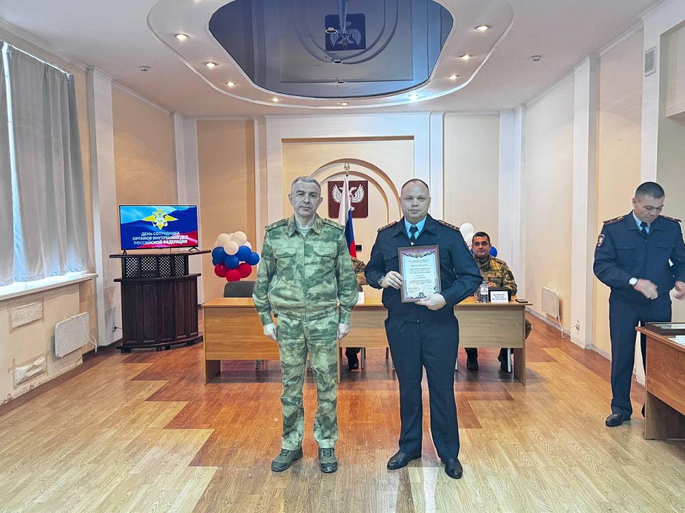 Олег Калинкин посетил линейные отделы МВД России в ДНР, ЛНР, Херсонской и Запорожской областях Олег Калинкин посетил линейные отделы МВД России в ДНР, ЛНР, Херсонской и Запорожской областях