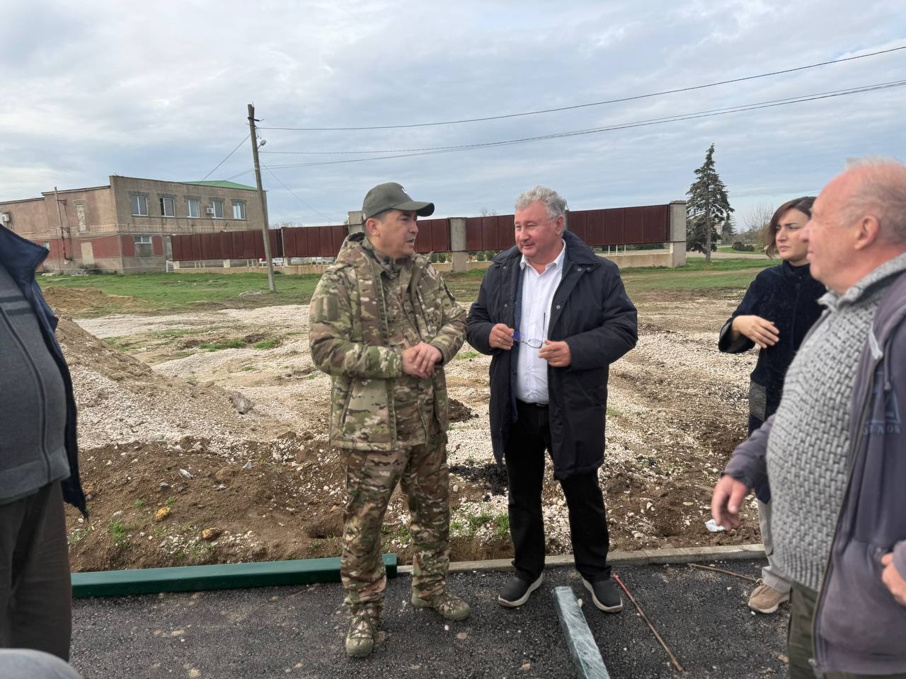 Энвер Абдураимов: Осмотр строительства спортивной площадки в Александровке: контроль сроков и качества работ Энвер Абдураимов: Осмотр строительства спортивной площадки в Александровке: контроль сроков и качества работ