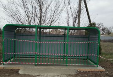 В Геническом округе продолжается работа по установке контейнерных площадок