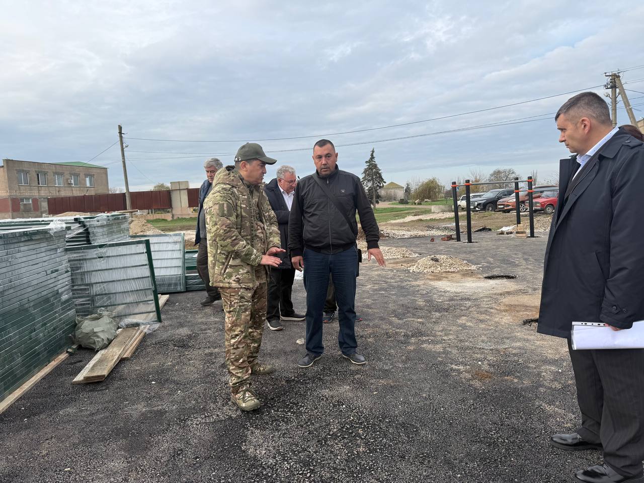 Энвер Абдураимов: Осмотр строительства спортивной площадки в Александровке: контроль сроков и качества работ Энвер Абдураимов: Осмотр строительства спортивной площадки в Александровке: контроль сроков и качества работ