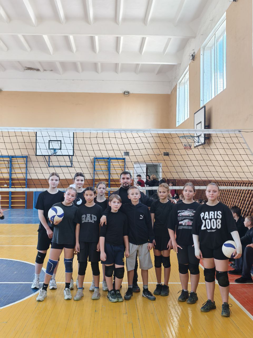 К спортивным высотам: в школе Скадовска прошел товарищеский матч по волейболу К спортивным высотам: в школе Скадовска прошел товарищеский матч по волейболу