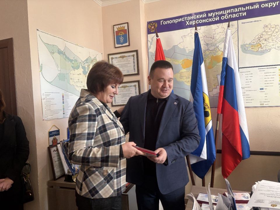 Виталий Титаренко: Жителей Голопристанского округа наградили за подготовку и проведение референдума 2022 года Виталий Титаренко: Жителей Голопристанского округа наградили за подготовку и проведение референдума 2022 года