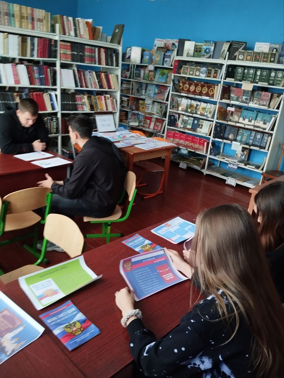 В школьной библиотеке ГБОУ ХО "Новоалександровская школа Нижнесерогозского района" оформлена книжная выставка «Тебе о праве», приуроченная к Всемирному дню ребёнка, дню правовой помощи детям В школьной библиотеке ГБОУ ХО "Новоалександровская школа Нижнесерогозского района" оформлена книжная выставка «Тебе о праве», приуроченная к Всемирному дню ребёнка, дню правовой помощи детям