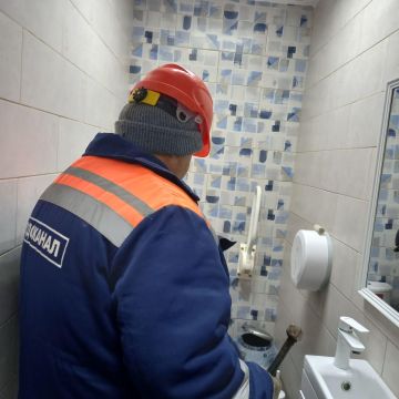 Рязанцы починили водопровод в административном здании в Аскании-Нова