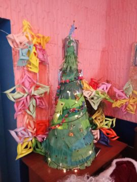 Теплое сердце зимы: Братская библиотека празднует день рождения Деда Мороза!