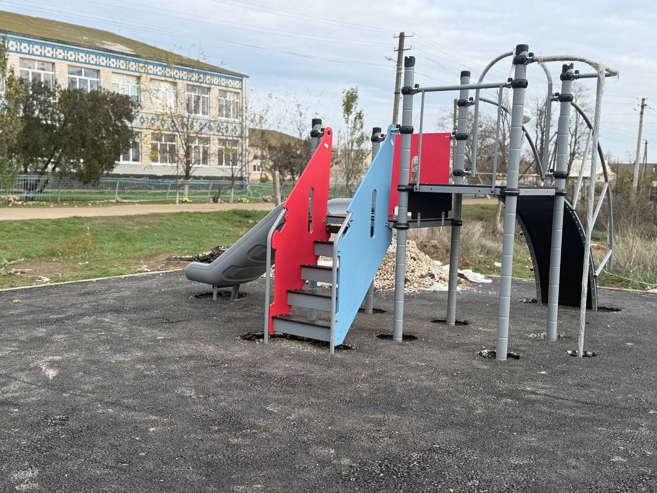 Энвер Абдураимов: Осмотр строительства спортивной площадки в Александровке: контроль сроков и качества работ Энвер Абдураимов: Осмотр строительства спортивной площадки в Александровке: контроль сроков и качества работ