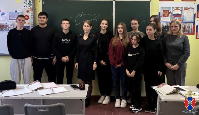 В Голопристанском округе Херсонской области сотрудники Госавтоинспекции провели профилактическую беседу со школьниками