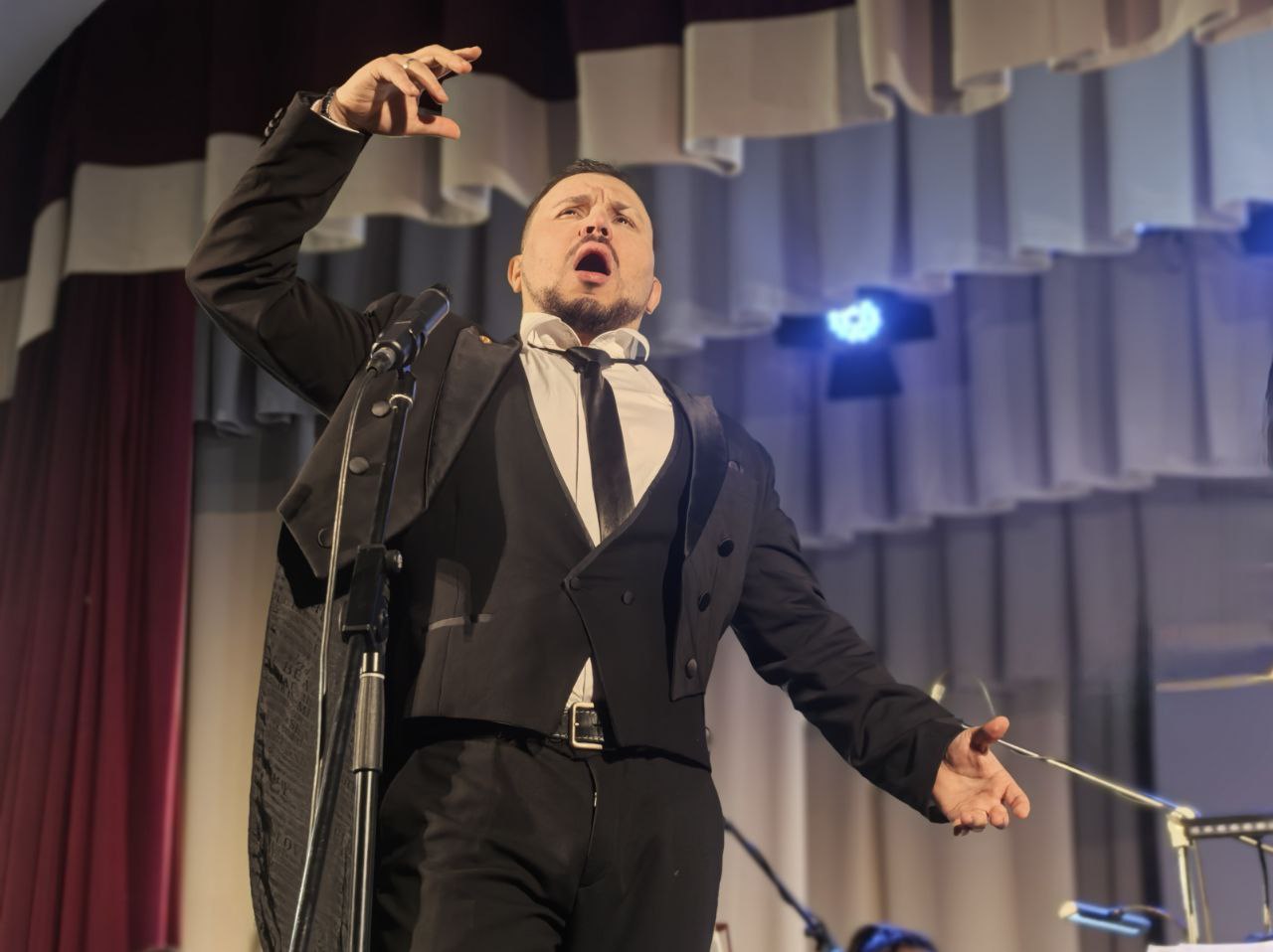 Владимир Сальдо: В Геническе прошёл финальный гала-концерт регионального проекта «Новая гармония 2025», раскрывающего наши юные музыкальные таланты Владимир Сальдо: В Геническе прошёл финальный гала-концерт регионального проекта «Новая гармония 2025», раскрывающего наши юные музыкальные таланты