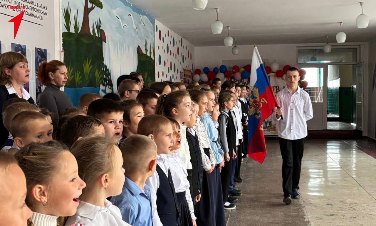 Первые Строгановской школы провели тематическую линейку Первые Строгановской школы провели тематическую линейку