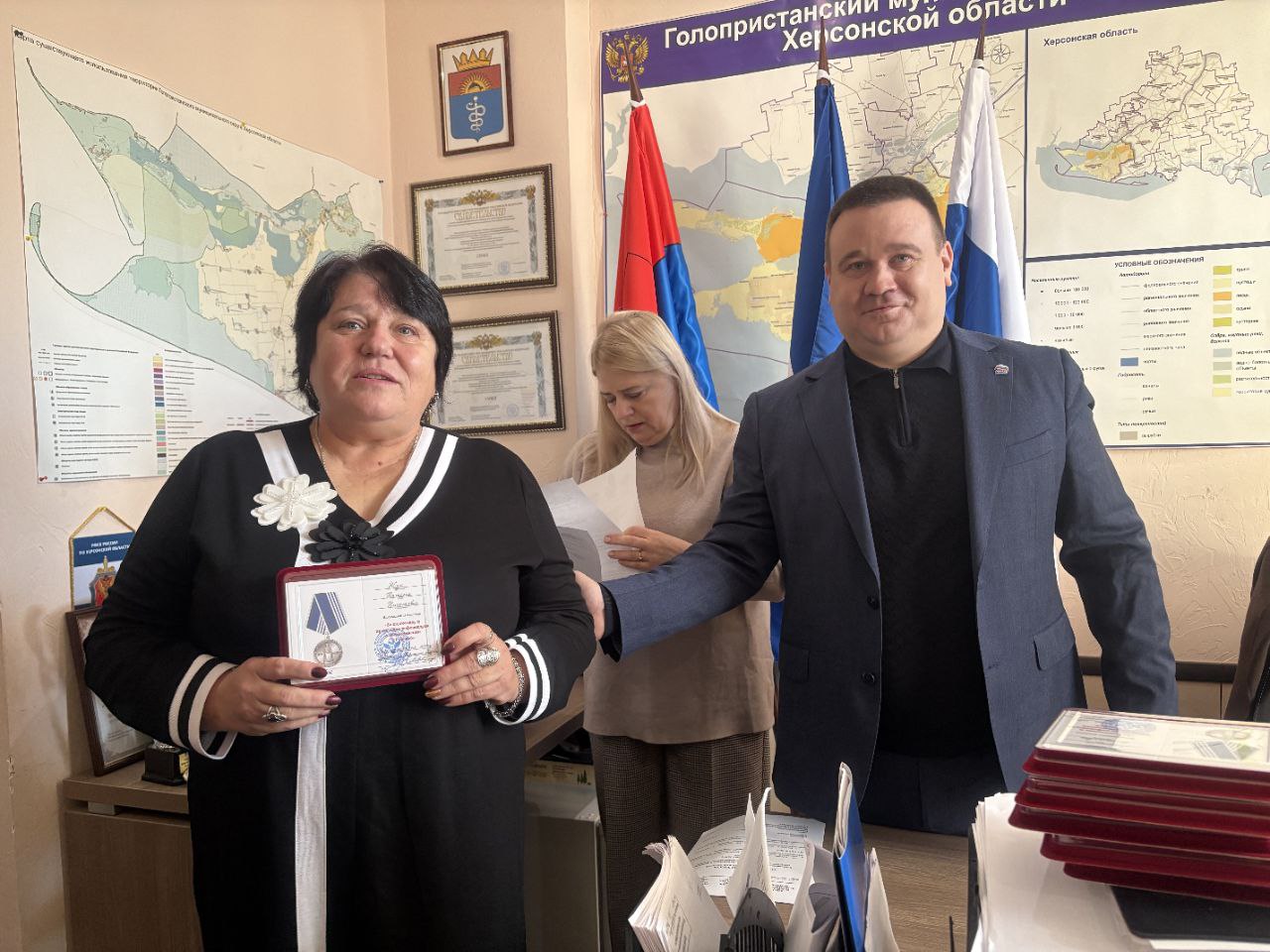 Виталий Титаренко: Жителей Голопристанского округа наградили за подготовку и проведение референдума 2022 года Виталий Титаренко: Жителей Голопристанского округа наградили за подготовку и проведение референдума 2022 года