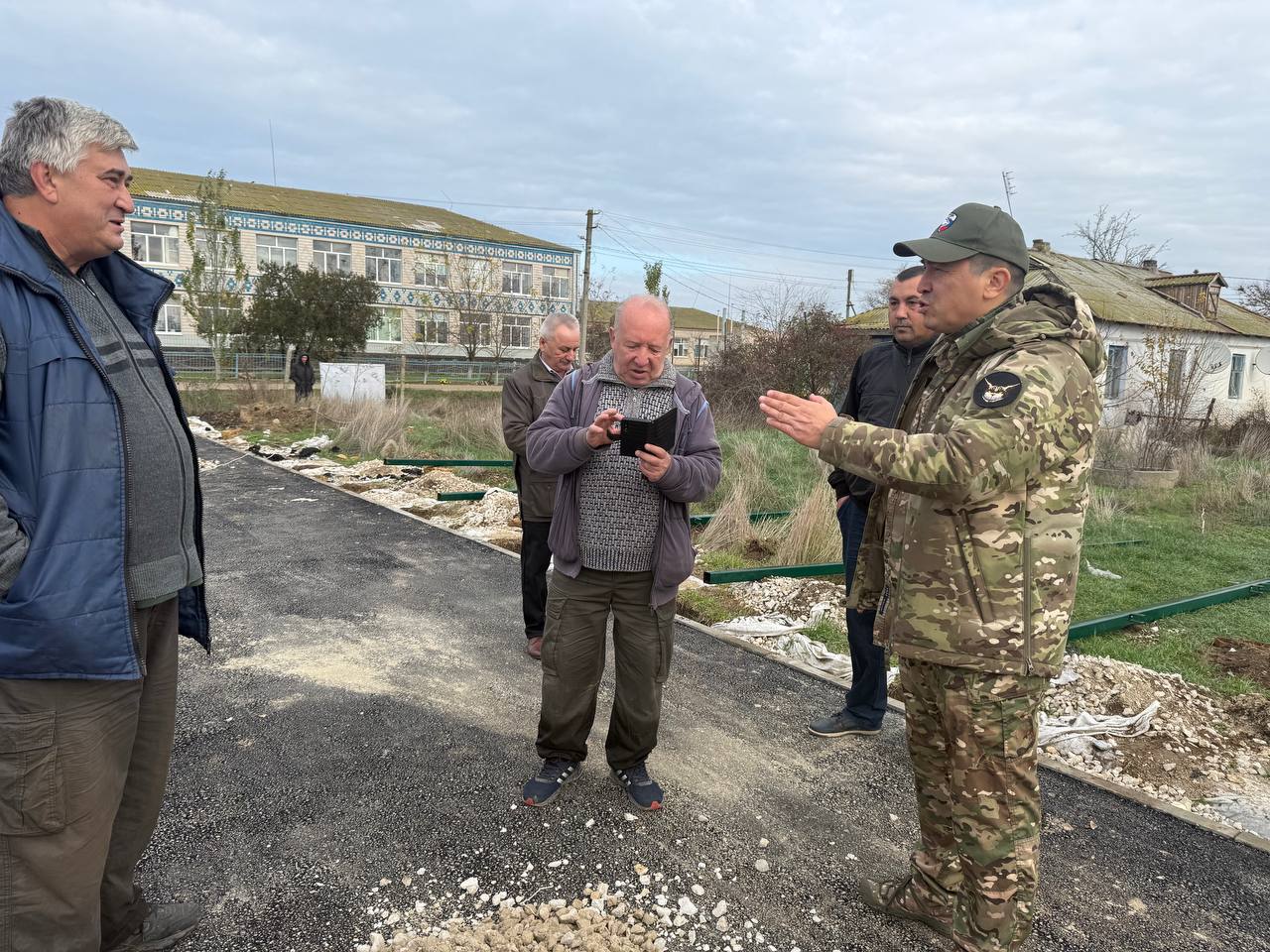 Энвер Абдураимов: Осмотр строительства спортивной площадки в Александровке: контроль сроков и качества работ Энвер Абдураимов: Осмотр строительства спортивной площадки в Александровке: контроль сроков и качества работ