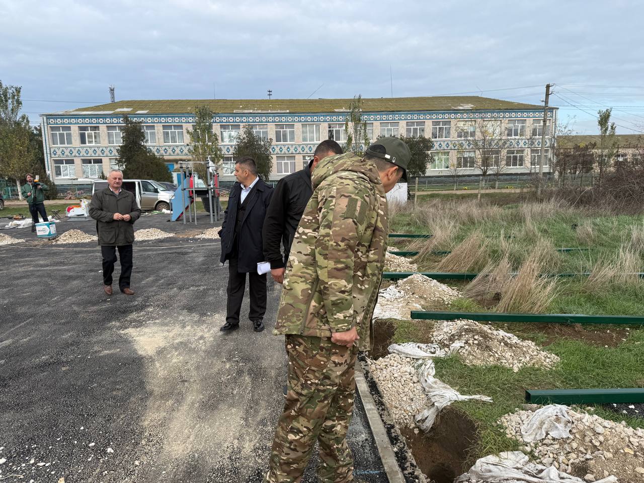 Энвер Абдураимов: Осмотр строительства спортивной площадки в Александровке: контроль сроков и качества работ Энвер Абдураимов: Осмотр строительства спортивной площадки в Александровке: контроль сроков и качества работ