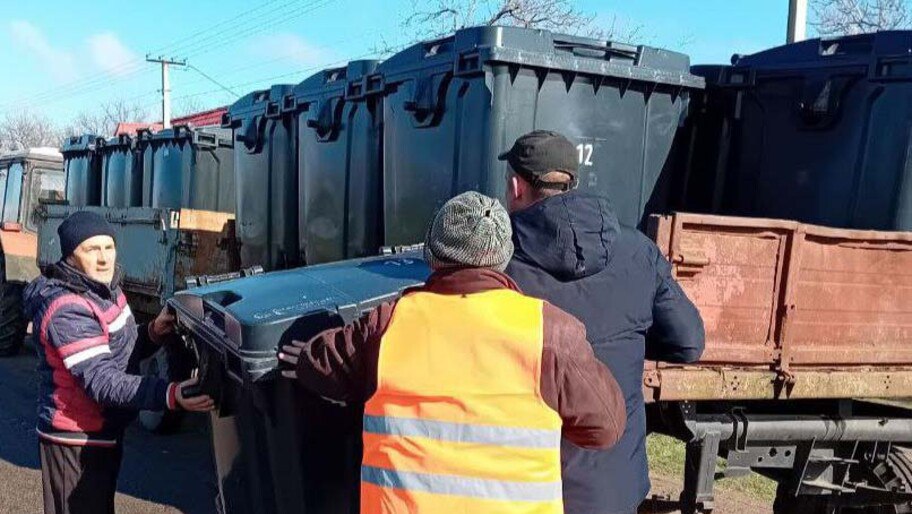 В Геническом округе установили 5 новых контейнерных площадок