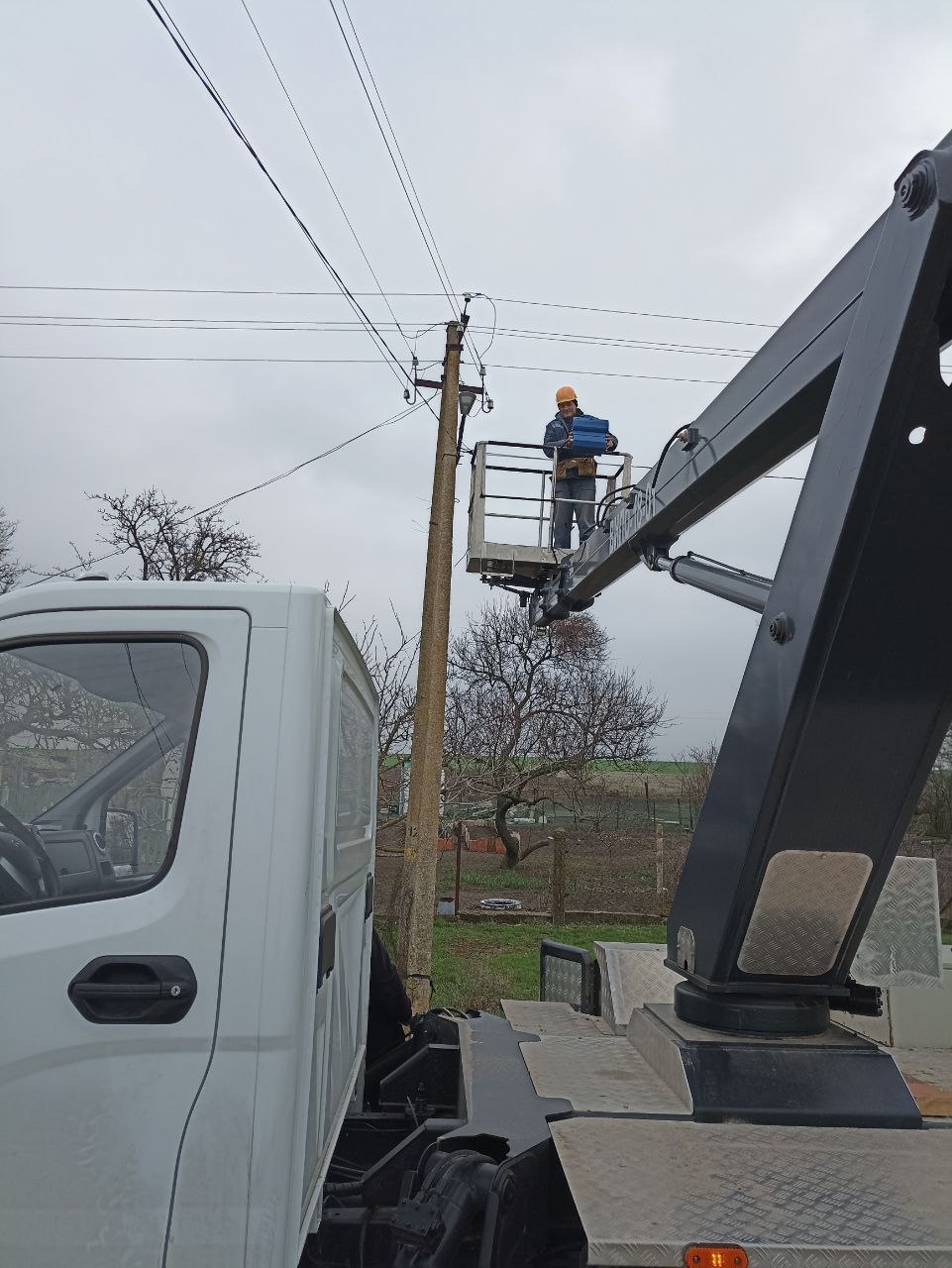 Евгения Кузьменко: Специалисты Новотроицкого жилищно-коммунального предприятия (МКУ «НЖКП») ведут работы по ремонту линий уличного освещения в округе Евгения Кузьменко: Специалисты Новотроицкого жилищно-коммунального предприятия (МКУ «НЖКП») ведут работы по ремонту линий уличного освещения в округе