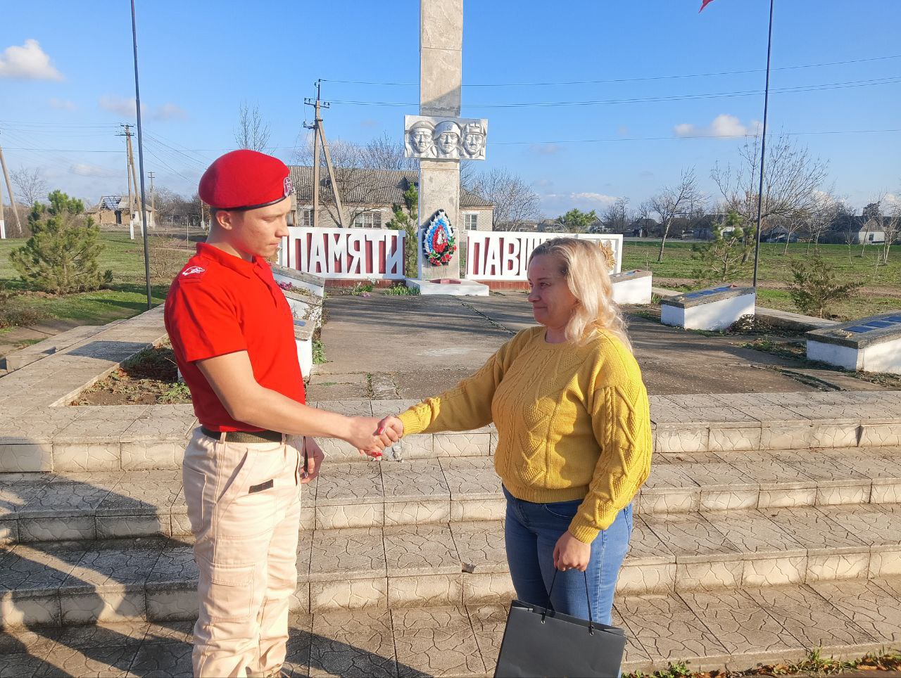 Администрация Каховского округа поздравила юнармейца из Костогрызово, занявшего первое место в региональных соревнованиях «Снайперская дуэль» во время военно-полевых сборов юных командиров «Шторм Крым» в Бахчисарае Администрация Каховского округа поздравила юнармейца из Костогрызово, занявшего первое место в региональных соревнованиях «Снайперская дуэль» во время военно-полевых сборов юных командиров «Шторм Крым» в Бахчисарае