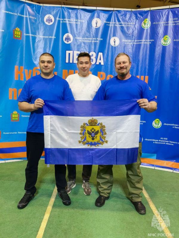 Сотрудники МЧС Херсонской области показали класс на соревнованиях по гиревому спорту