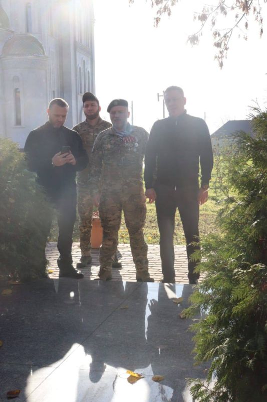 Почтили память жертвам трагедии в Беслане, вместе с бойцами РШБр «Ветараны» возложили цветы к мемориалу Почтили память жертвам трагедии в Беслане, вместе с бойцами РШБр «Ветараны» возложили цветы к мемориалу