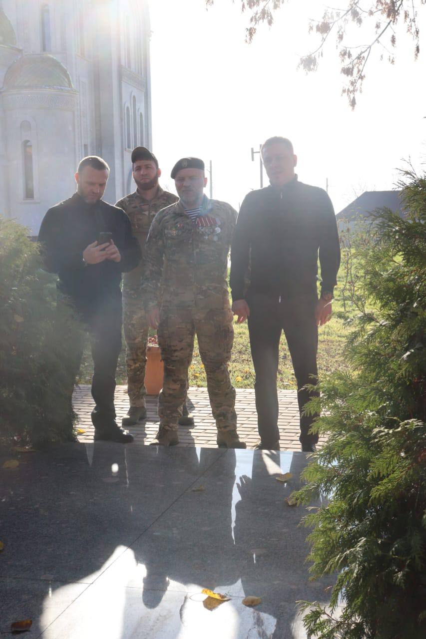 Почтили память жертвам трагедии в Беслане, вместе с бойцами РШБр «Ветараны» возложили цветы к мемориалу Почтили память жертвам трагедии в Беслане, вместе с бойцами РШБр «Ветараны» возложили цветы к мемориалу