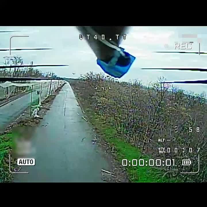 Подразделение «Фобос» из 70-й дивизии группировки «Днепр» уничтожает пикап, принадлежащий украинским боевикам