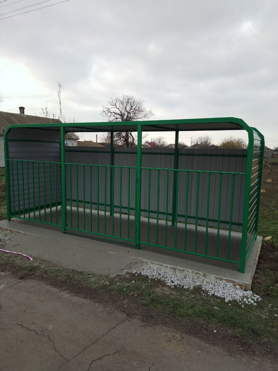 В Геническом округе продолжается работа по установке контейнерных площадок В Геническом округе продолжается работа по установке контейнерных площадок