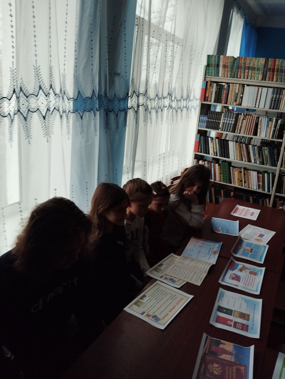 В школьной библиотеке ГБОУ ХО "Новоалександровская школа Нижнесерогозского района" оформлена книжная выставка «Тебе о праве», приуроченная к Всемирному дню ребёнка, дню правовой помощи детям В школьной библиотеке ГБОУ ХО "Новоалександровская школа Нижнесерогозского района" оформлена книжная выставка «Тебе о праве», приуроченная к Всемирному дню ребёнка, дню правовой помощи детям