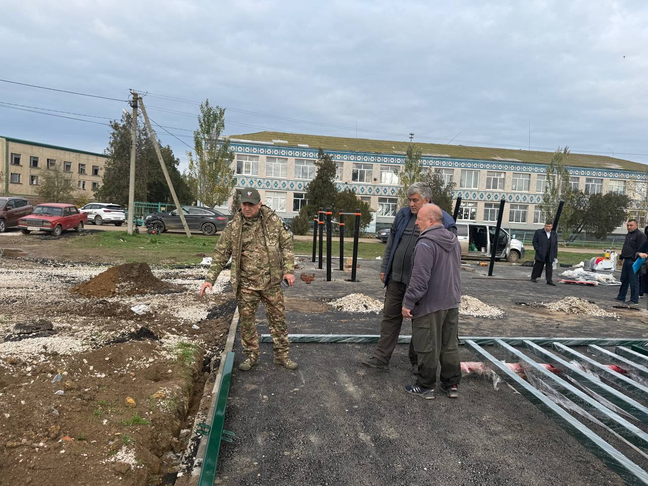 Энвер Абдураимов: Осмотр строительства спортивной площадки в Александровке: контроль сроков и качества работ Энвер Абдураимов: Осмотр строительства спортивной площадки в Александровке: контроль сроков и качества работ