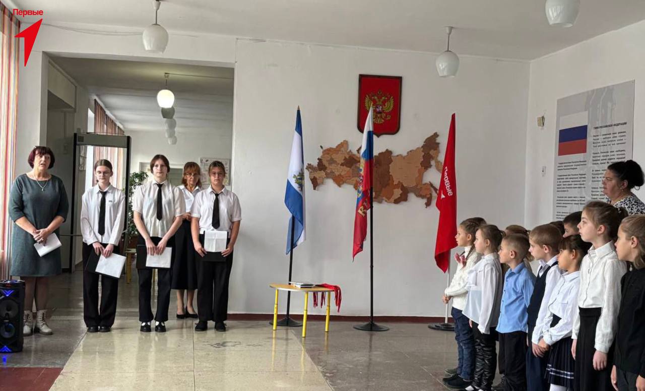 Первые Строгановской школы провели тематическую линейку Первые Строгановской школы провели тематическую линейку