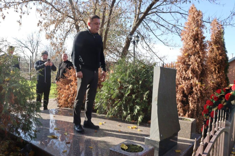 Почтили память жертвам трагедии в Беслане, вместе с бойцами РШБр «Ветараны» возложили цветы к мемориалу Почтили память жертвам трагедии в Беслане, вместе с бойцами РШБр «Ветараны» возложили цветы к мемориалу