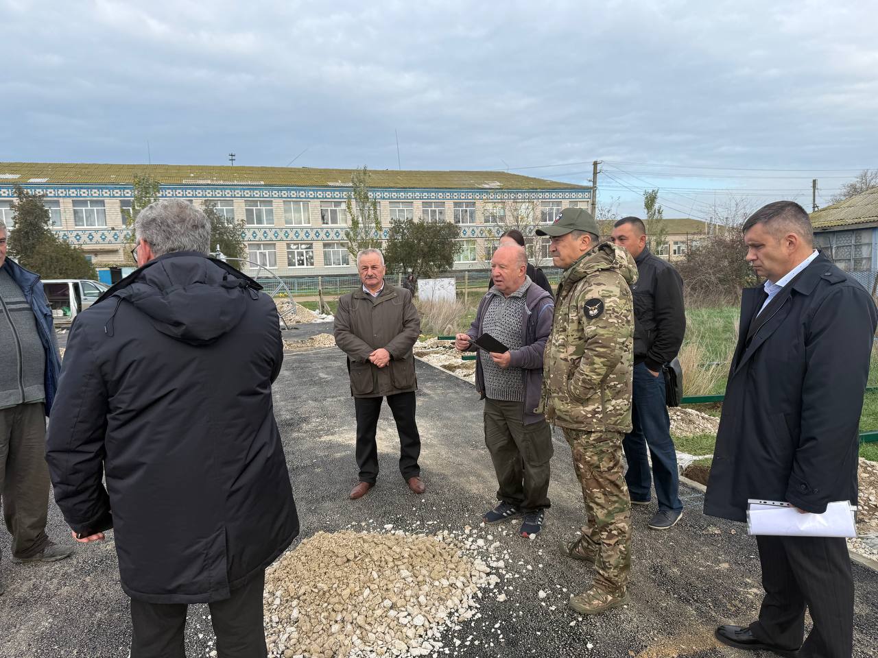 Энвер Абдураимов: Осмотр строительства спортивной площадки в Александровке: контроль сроков и качества работ Энвер Абдураимов: Осмотр строительства спортивной площадки в Александровке: контроль сроков и качества работ