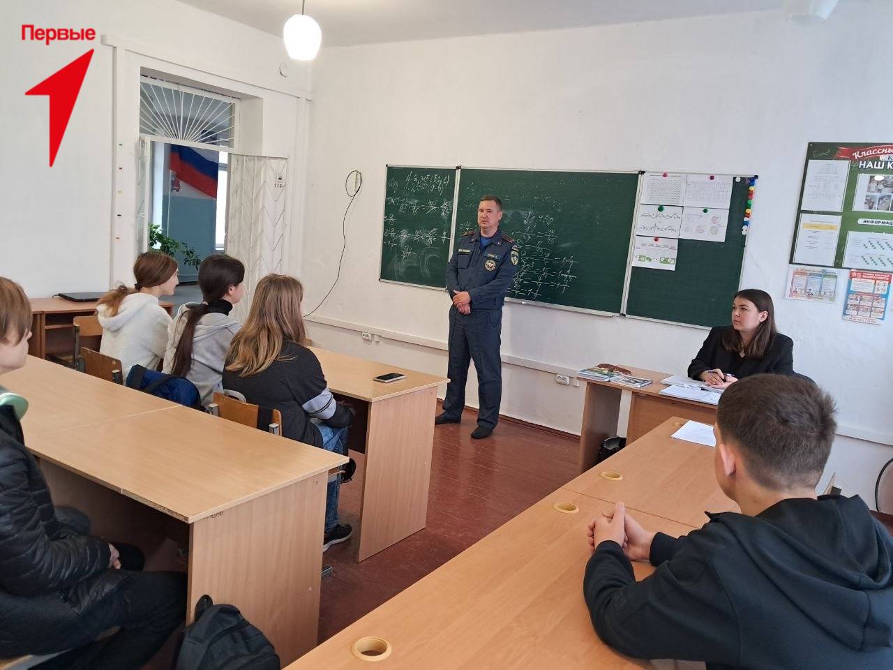 Первые Горьковской школы побывали на встрече с представителем МЧС России Первые Горьковской школы побывали на встрече с представителем МЧС России
