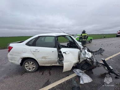 Спасатели МЧС России по Херсонской области ликвидировали последствия ДТП в Чаплинском округе